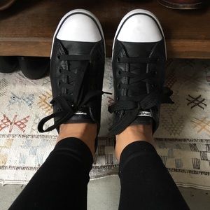 chuck taylor all star dainty leather low top